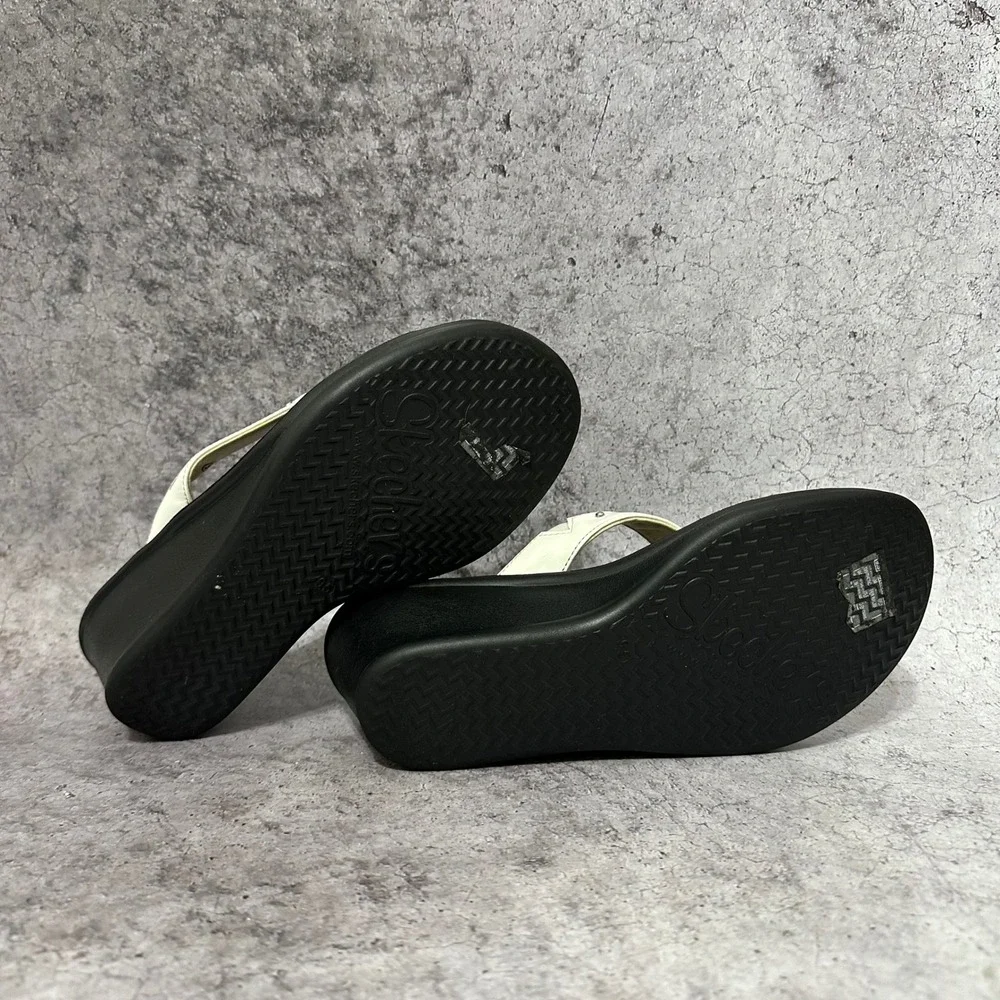 Skechers Rumblers-Cat's Eye Wedge Sandal Womens 9.5 White Rhinestone